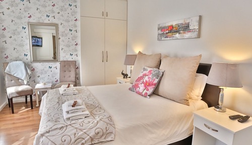Double Room, 1 Queen Bed