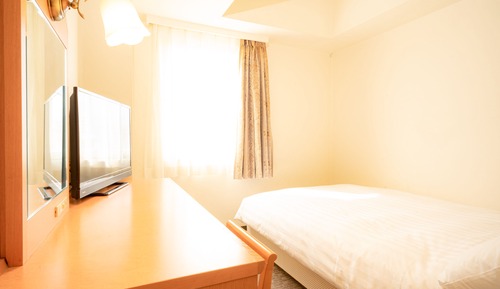 Double Room, Smoking
