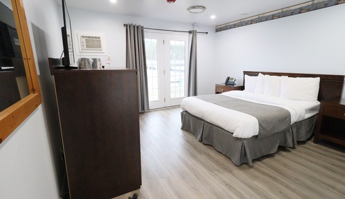 Room, 1 Queen Bed, Lake View