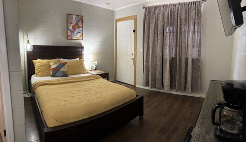 Economy Room