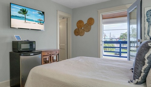 Standard Room, 1 Queen Bed, Non Smoking, Balcony
