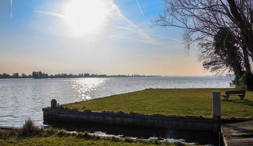 Island Bungalow 2 bedrooms Lake Side