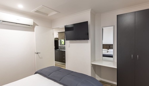 Bungalow - Sleeps 6
