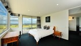 Luxury Suite, 1 Queen Bed, Sea View, Poolside