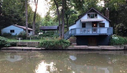 Blue Cottage on the Creek