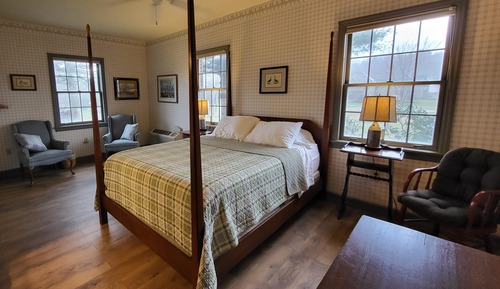 Rm 6: Senator O's Room