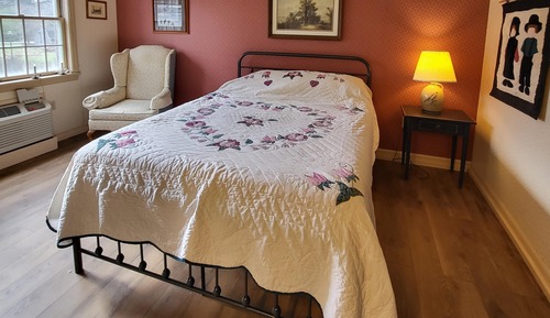 Rm 7: Amish Room