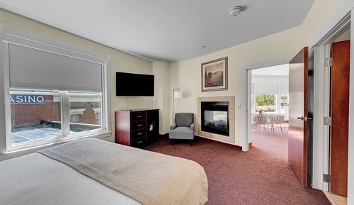 Deluxe Suite