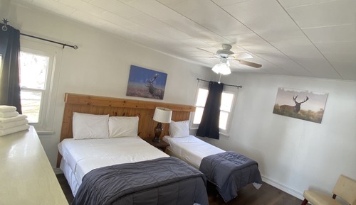 Standard Cottage, 2 Bedrooms, Fireplace, Lake View (Algonquin)