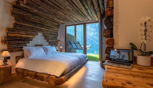 Signature Room