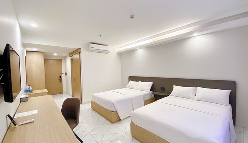 Family Room, 2 Double Beds, City View