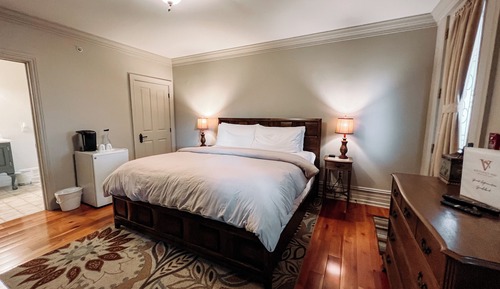 Standard Suite, 1 King Bed, Balcony