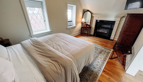 Standard Suite, 1 Queen Bed