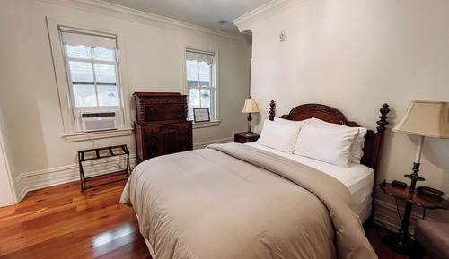 Standard Suite, 1 Queen Bed, Courtyard View