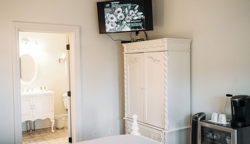 Standard Suite, 1 Queen Bed