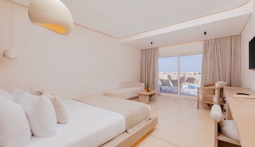 Junior Pool Suite