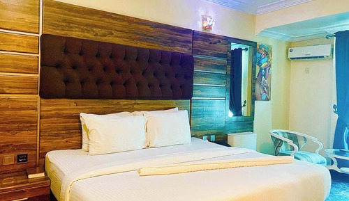 Comfort Single Room, 1 King Bed, Balcony, Vineyard View