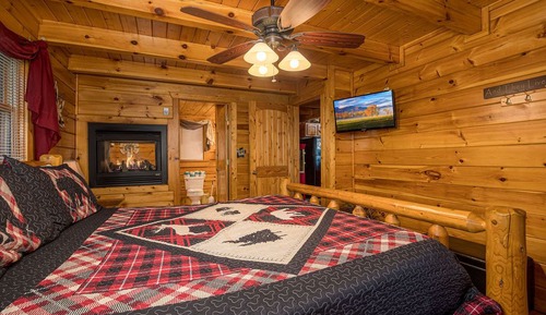 Cabin, 1 King Bed, Hot Tub, Mountain View