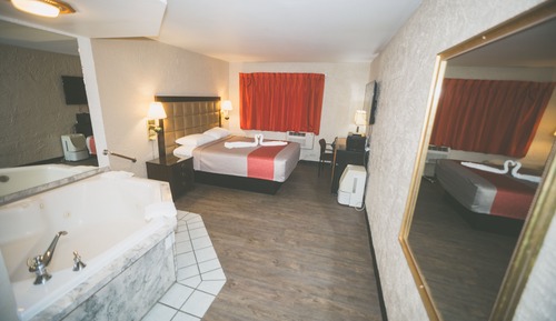 Deluxe Suite, 1 Bedroom, Non Smoking, Refrigerator & Microwave
