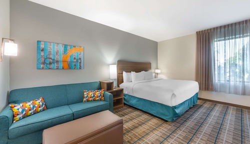 Basic Suite, 1 King Bed with Sofa bed, Non Smoking