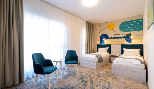 Standard Room, 2 Twin Beds, Pool Access