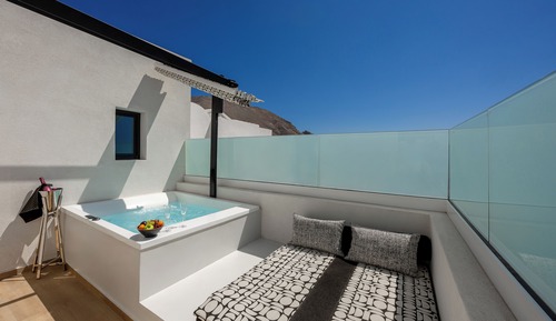 Deluxe Suite with Outdoor Jetted Tub