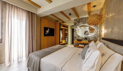 Executive Room with Outdoor Jetted Tub