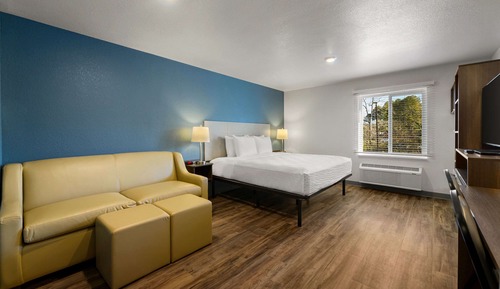 Suite, 1 King Bed with Sofa bed, Non Smoking