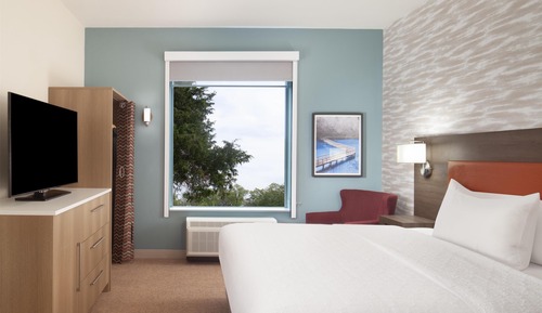 Suite, 1 King Bed, Accessible, Bathtub