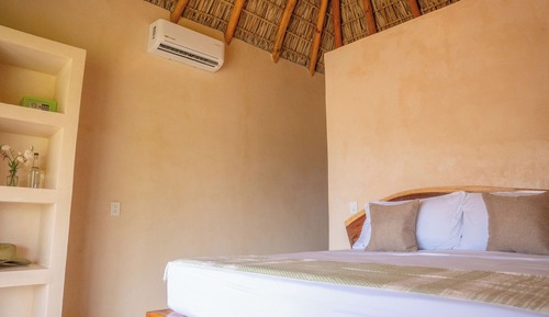 Exclusive Cabin, 1 King Bed, Partial Ocean View, Poolside