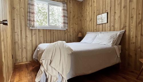 Cottage 4 Waterfront with Wi Fi and TV