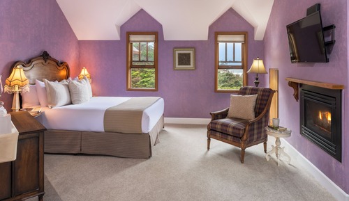 Bordeaux, Room #7 (no pets)