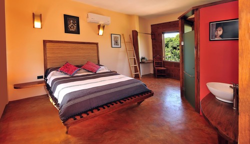 Classic Double Room, 1 Queen Bed, Private Bathroom, Garden View