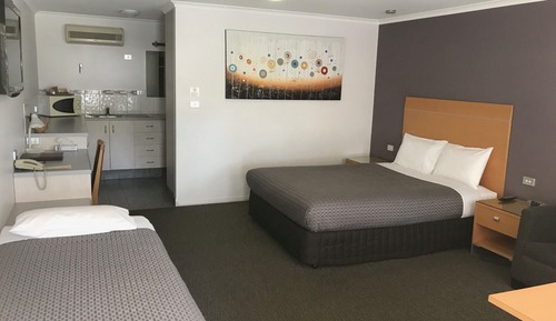 Executive Twin Studio