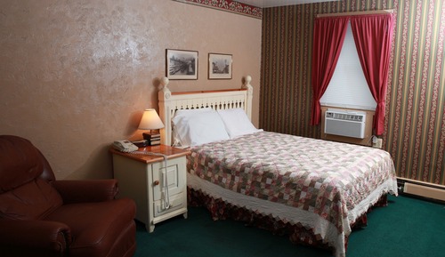 Standard Room, 1 Queen Bed