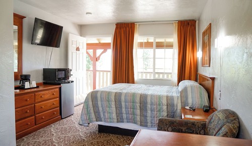 Standard Room, 1 Queen Bed