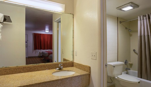 Deluxe Room, 1 King Bed, Smoking, Refrigerator & Microwave