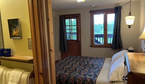 Room, 1 Queen Bed, Private Bathroom, Mountain View