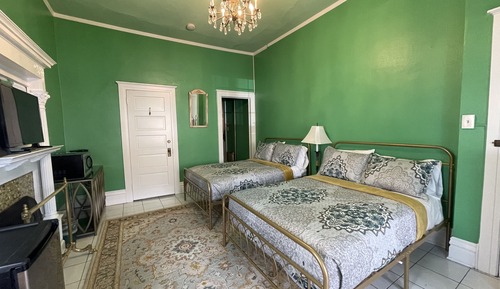 Arthur Suite 3
