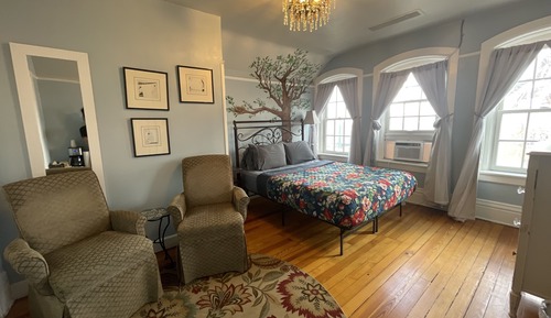 Augusta Room 33