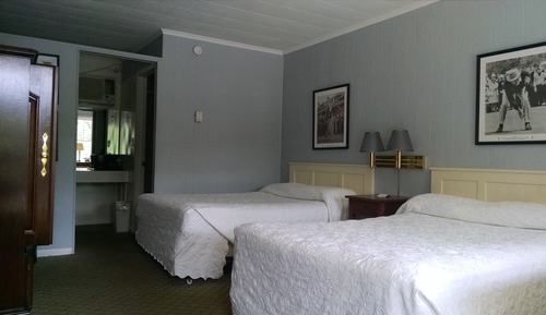 Economy Room, 2 Double Beds, Refrigerator & Microwave, Mountain View
