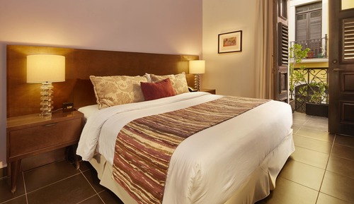 Studio Suite, 1 King Bed with Sofa bed