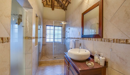 Double Room (4)