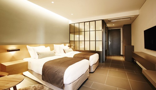 Family Twin Room with Bathtub