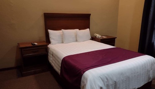 Single Room, 1 Double Bed