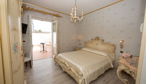 Deluxe Double or Twin Room