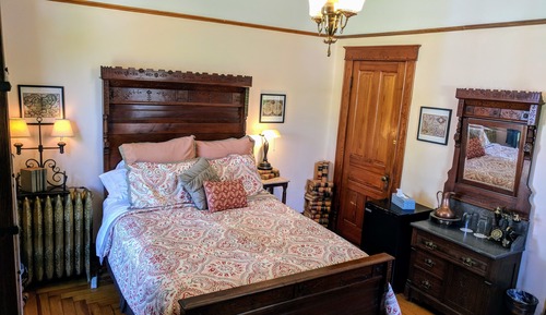 Room, 1 Queen Bed, Private Bathroom