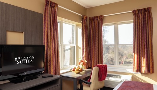 Comfort Room, 1 King Bed, Balcony, Garden View (King Balcony)