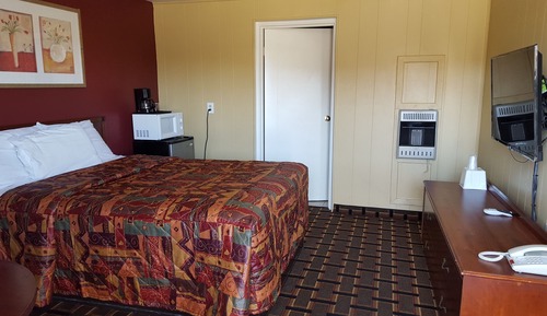 1 Queen Bed, Smoking