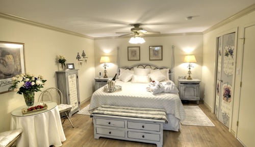 Royal Honeymoon Suite